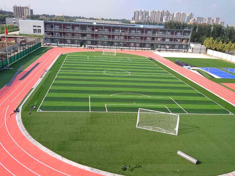 學校到底適合做哪種塑膠跑道材料？